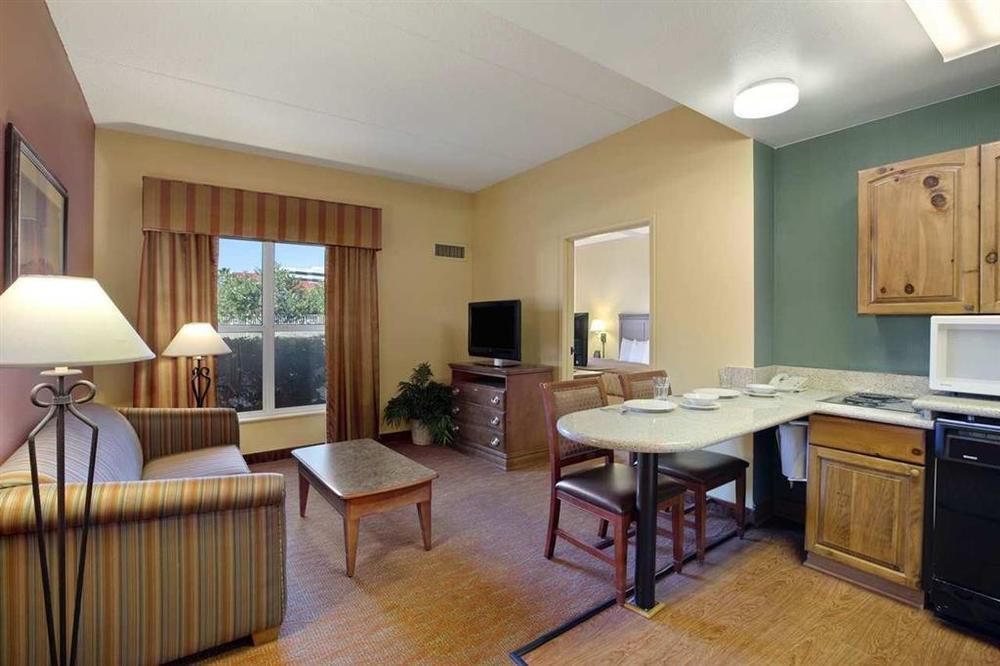 Mainstay Suites Phoenix North Стая снимка