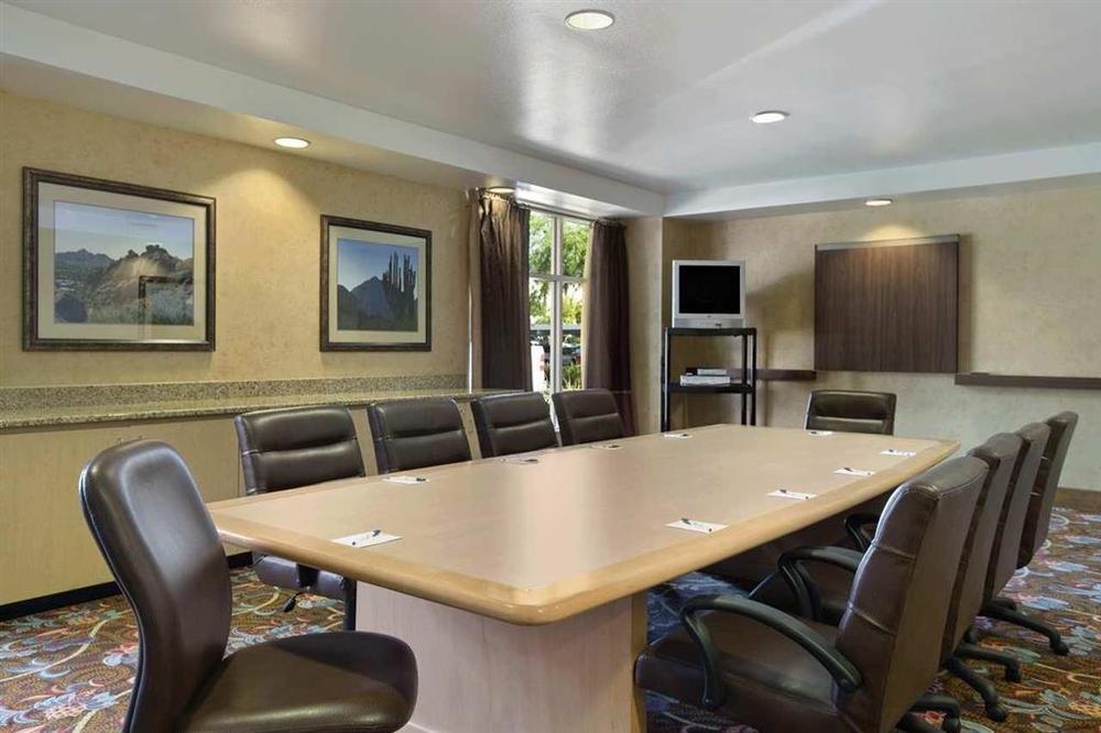 Mainstay Suites Phoenix North Бизнес снимка