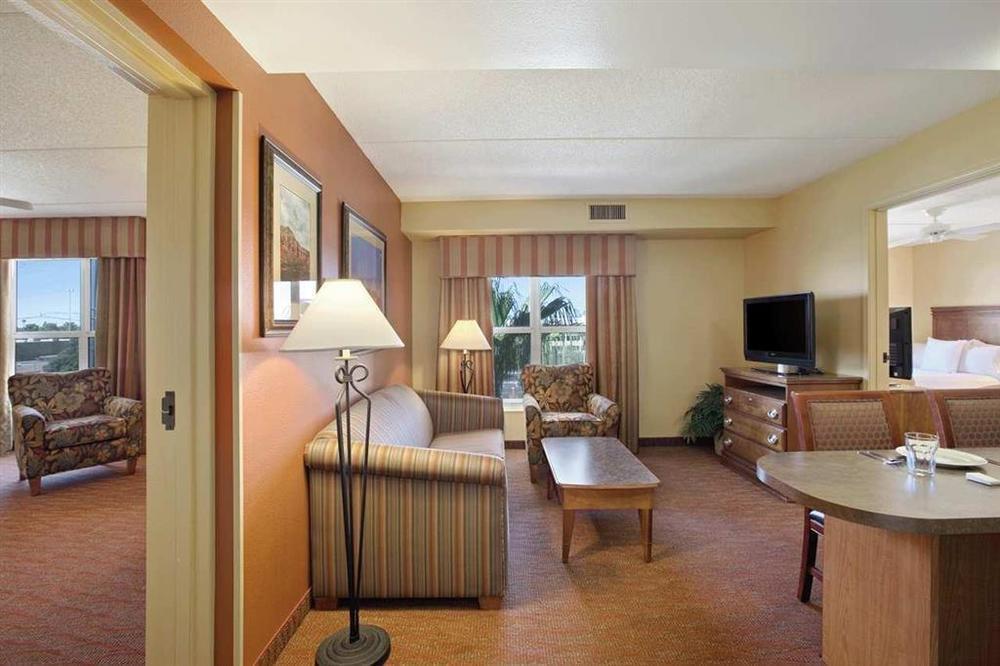 Mainstay Suites Phoenix North Стая снимка