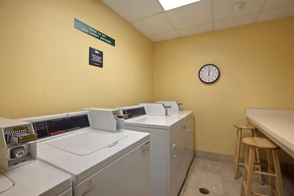 Mainstay Suites Phoenix North Съоръжения снимка