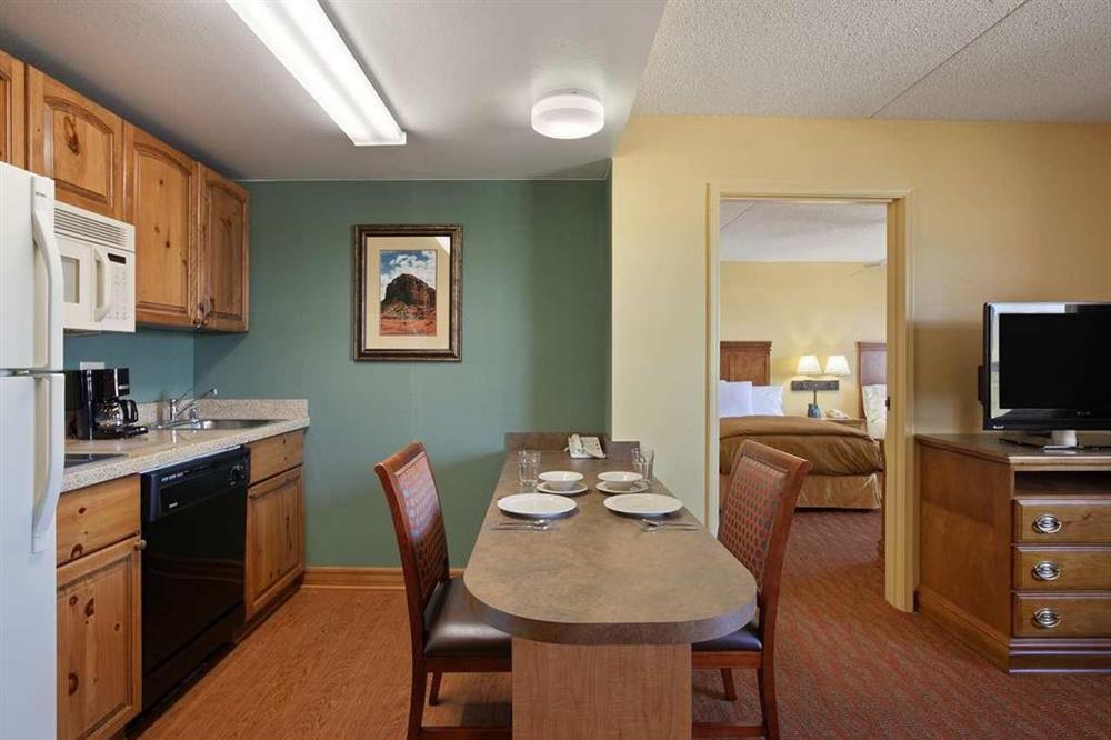 Mainstay Suites Phoenix North Стая снимка