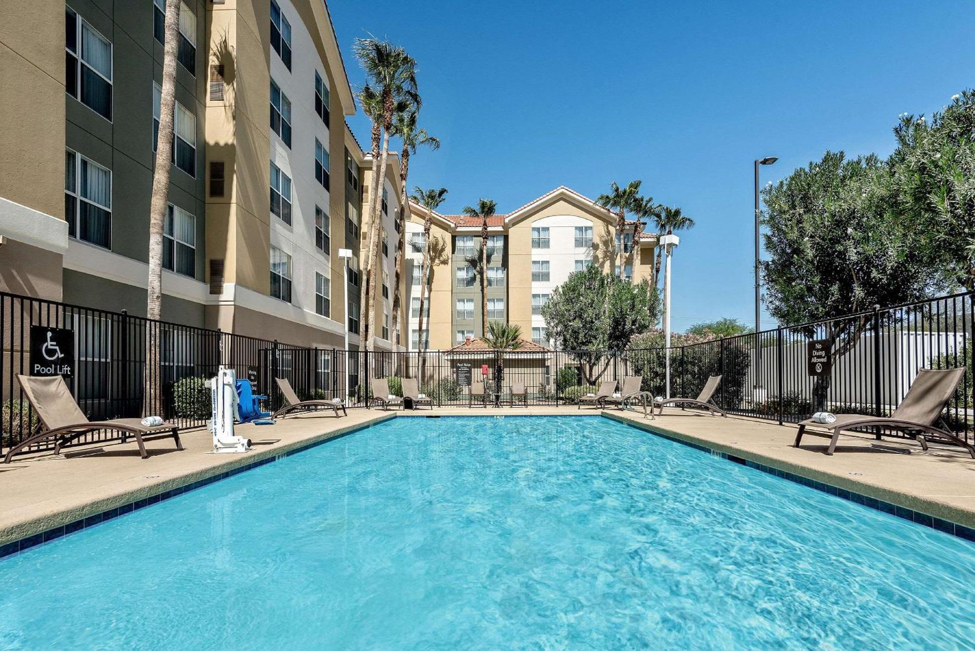 Mainstay Suites Phoenix North Екстериор снимка