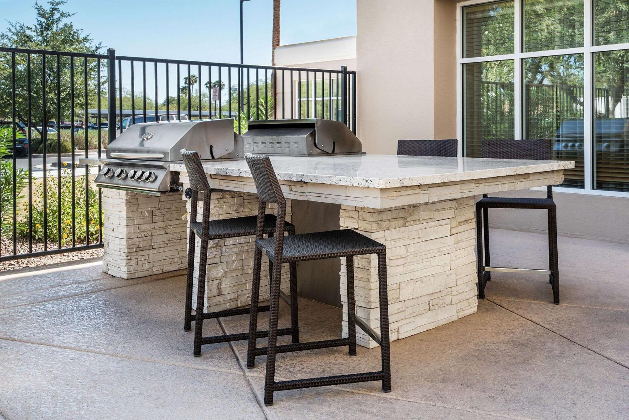 Mainstay Suites Phoenix North Екстериор снимка