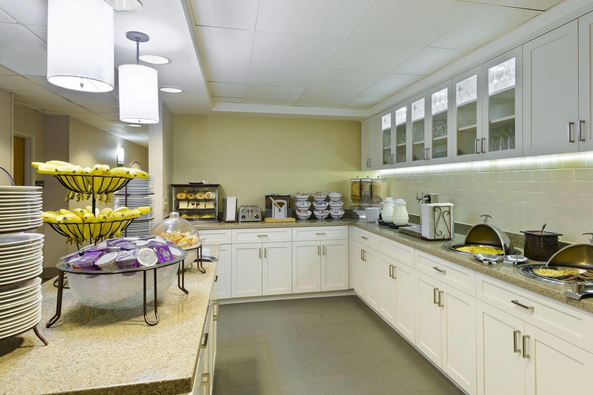Mainstay Suites Phoenix North Екстериор снимка